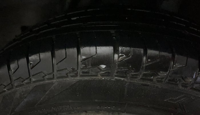 2016 Honda Jazz 1.2L I-VTEC V, Petrol, Manual, 1,14,972 km, Left Rear Tyre Tread