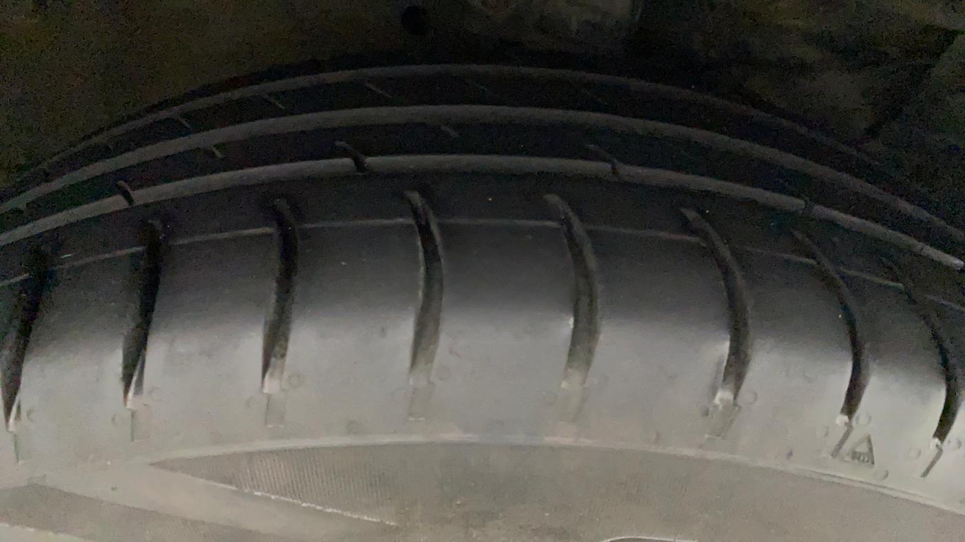 2016 Maruti Ertiga VXI CNG, CNG, Manual, 1,06,751 km, Right Rear Tyre Tread