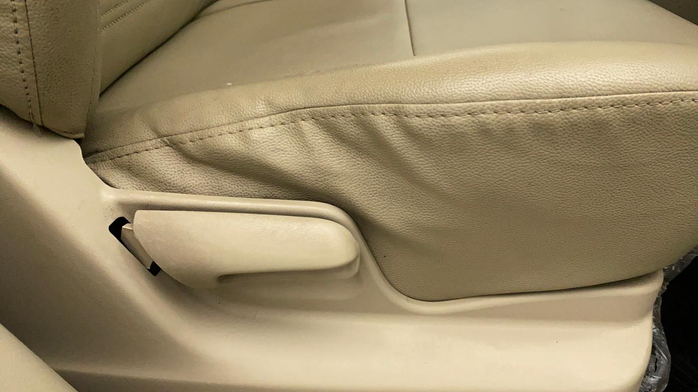 2016 Maruti Ertiga VXI CNG, CNG, Manual, 1,06,751 km, Driver Side Adjustment Panel