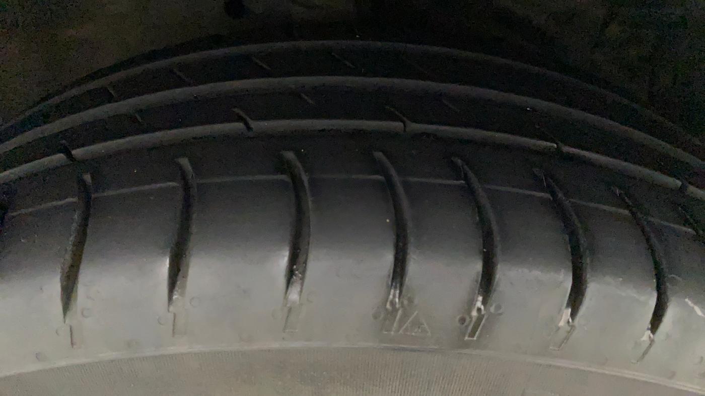 2016 Maruti Ertiga VXI CNG, CNG, Manual, 1,06,751 km, Left Rear Tyre Tread