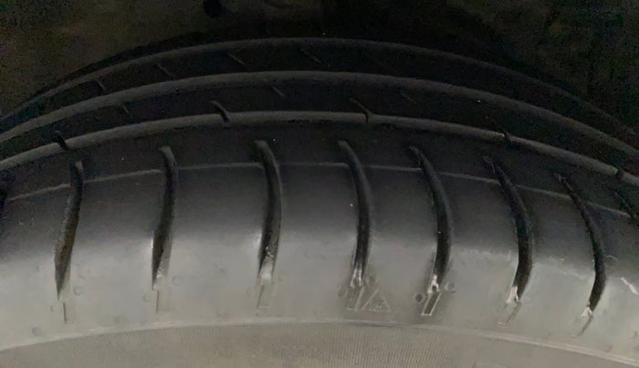 2016 Maruti Ertiga VXI CNG, CNG, Manual, 1,06,751 km, Left Rear Tyre Tread