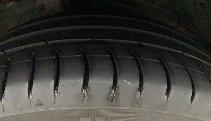 2016 Maruti Ertiga VXI CNG, CNG, Manual, 1,06,751 km, Left Front Tyre Tread