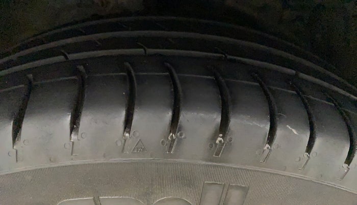 2016 Maruti Ertiga VXI CNG, CNG, Manual, 1,06,751 km, Right Front Tyre Tread