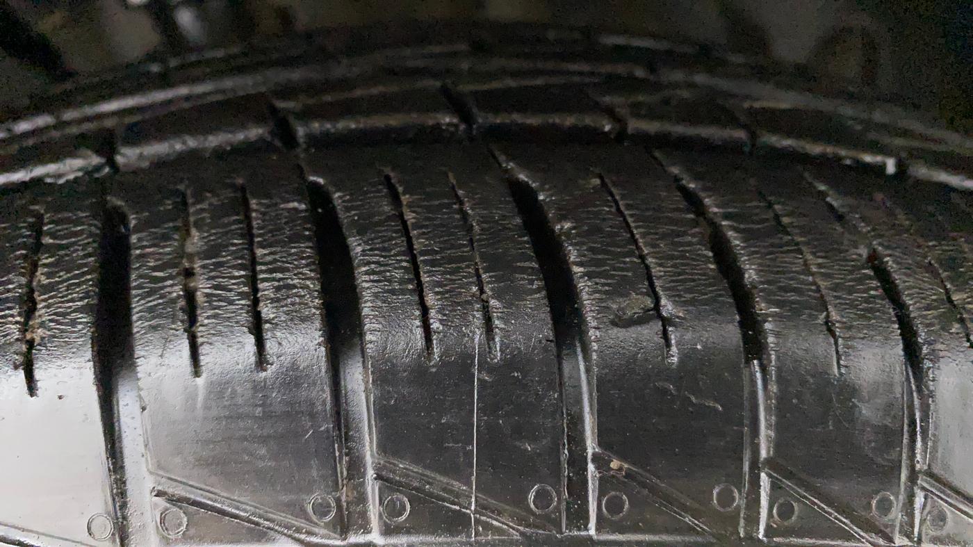 2019 Renault TRIBER RXZ, Petrol, Manual, 11,912 km, Right Front Tyre Tread