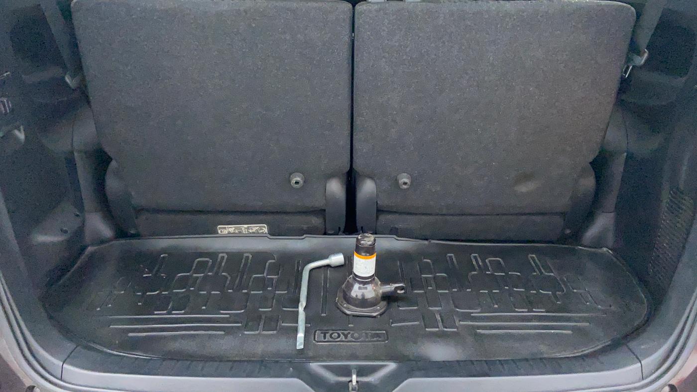 2017 Toyota Innova Crysta 2.7 GX 7 STR MT, Petrol, Manual, 43,867 km, Boot Inside