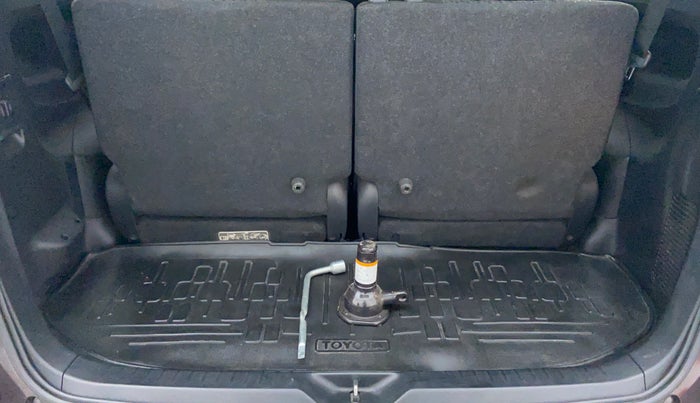 2017 Toyota Innova Crysta 2.7 GX 7 STR MT, Petrol, Manual, 43,867 km, Boot Inside