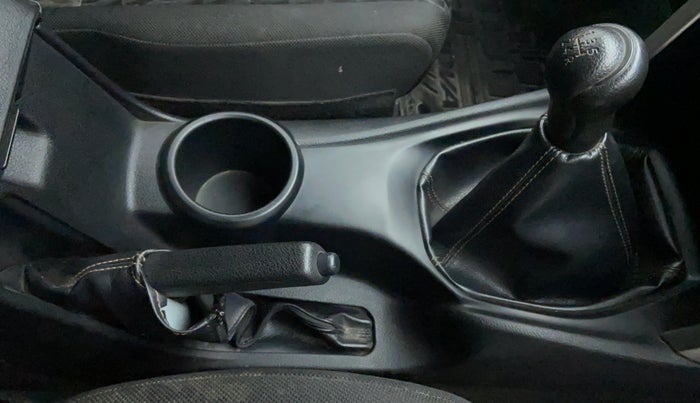 2017 Toyota Innova Crysta 2.7 GX 7 STR MT, Petrol, Manual, 43,867 km, Gear Lever