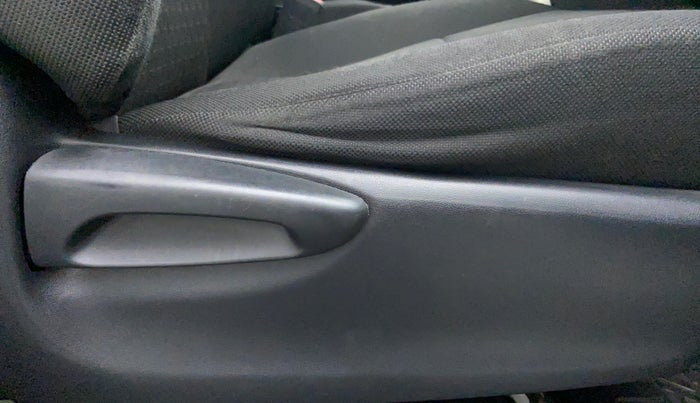 2017 Toyota Innova Crysta 2.7 GX 7 STR MT, Petrol, Manual, 43,867 km, Driver Side Adjustment Panel