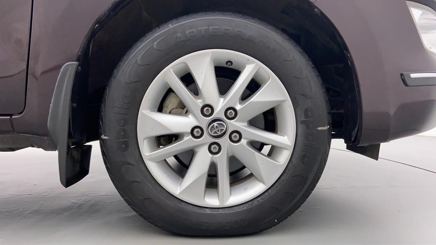 2017 Toyota Innova Crysta 2.7 GX 7 STR MT, Petrol, Manual, 43,867 km, Right Front Wheel