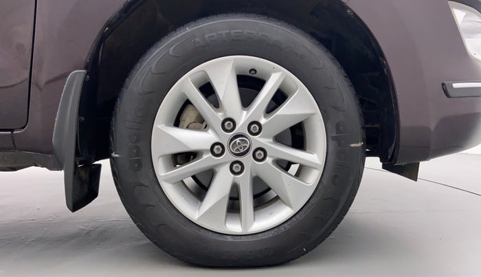 2017 Toyota Innova Crysta 2.7 GX 7 STR MT, Petrol, Manual, 43,867 km, Right Front Wheel