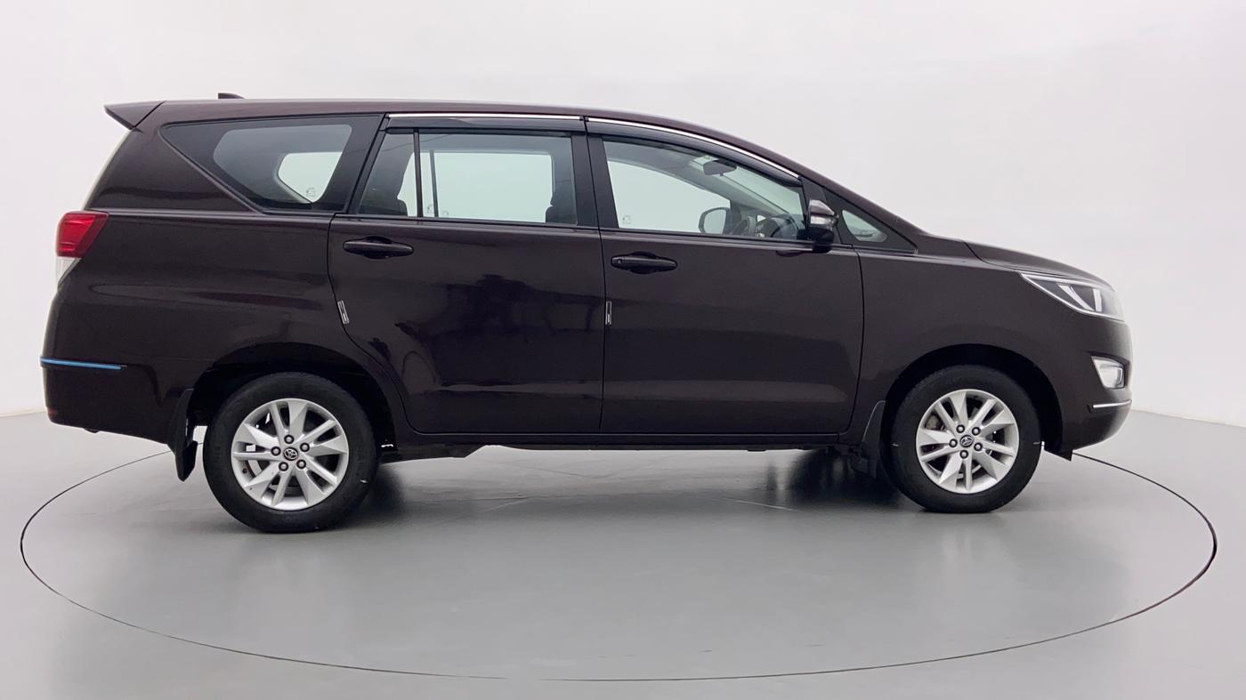 2017 Toyota Innova Crysta 2.7 GX 7 STR MT, Petrol, Manual, 43,867 km, Right Side View