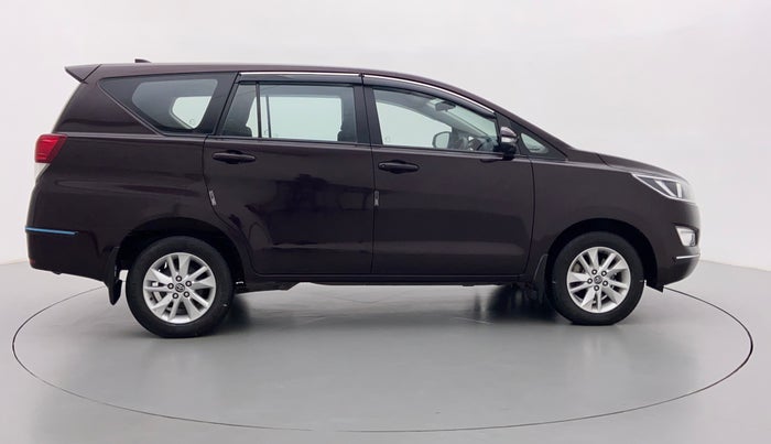 2017 Toyota Innova Crysta 2.7 GX 7 STR MT, Petrol, Manual, 43,867 km, Right Side View