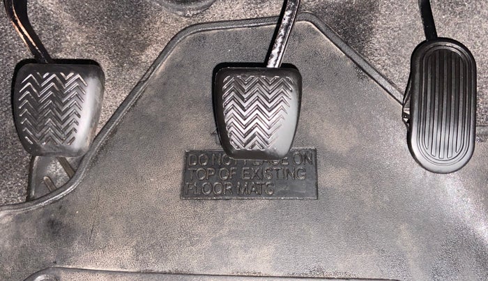 2017 Toyota Innova Crysta 2.7 GX 7 STR MT, Petrol, Manual, 43,867 km, Pedals