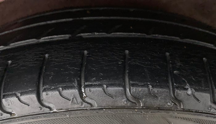 2011 Hyundai i10 SPORTZ 1.2, Petrol, Manual, 70,117 km, Right Rear Tyre Tread