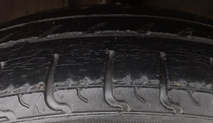 2011 Hyundai i10 SPORTZ 1.2, Petrol, Manual, 70,117 km, Left Front Tyre Tread