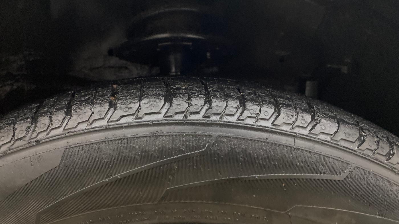 2017 Maruti Ciaz ALPHA  AT 1.4  PETROL, Petrol, Automatic, 81,455 km, Right Front Tyre Tread