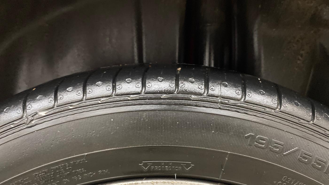 2017 Maruti Ciaz ALPHA  AT 1.4  PETROL, Petrol, Automatic, 81,455 km, Left Rear Tyre Tread