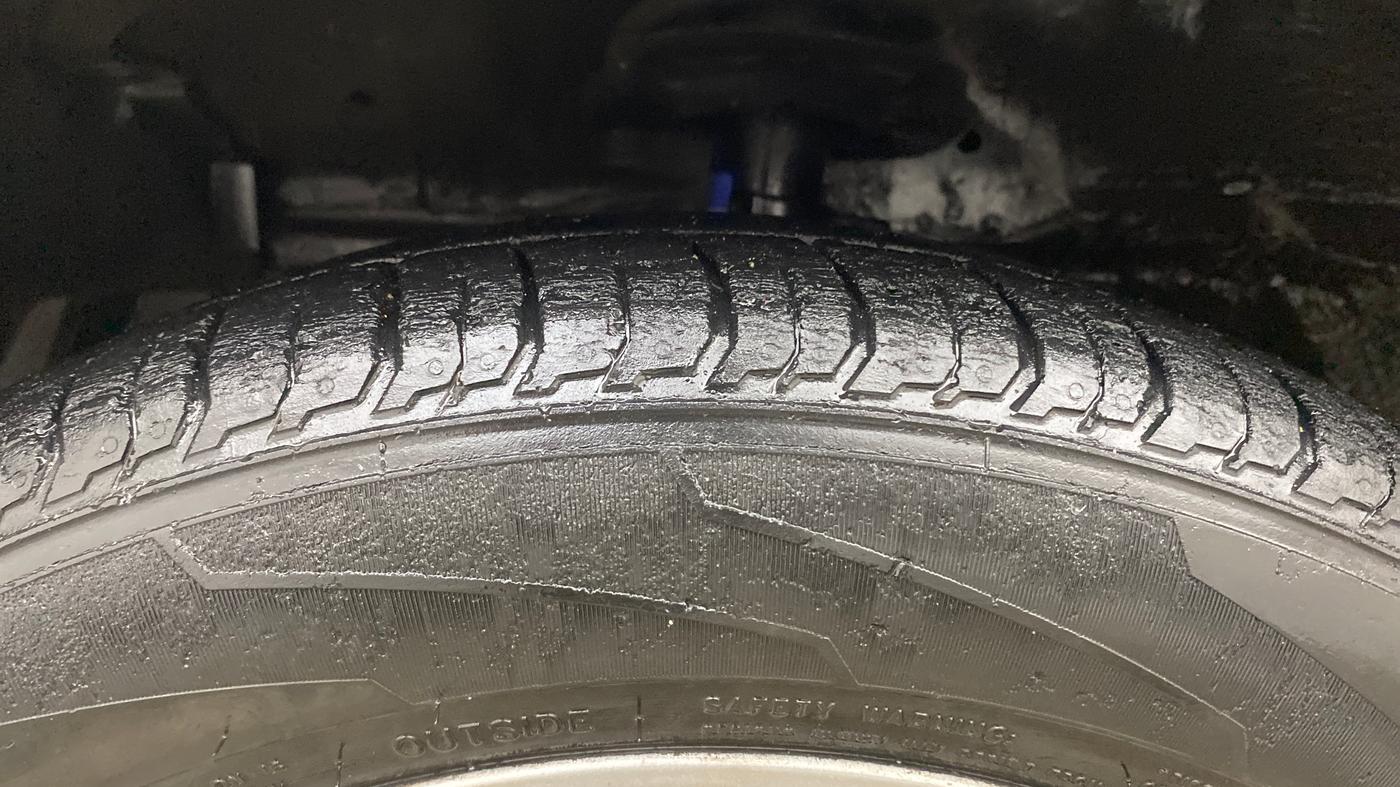 2017 Maruti Ciaz ALPHA  AT 1.4  PETROL, Petrol, Automatic, 81,455 km, Left Front Tyre Tread