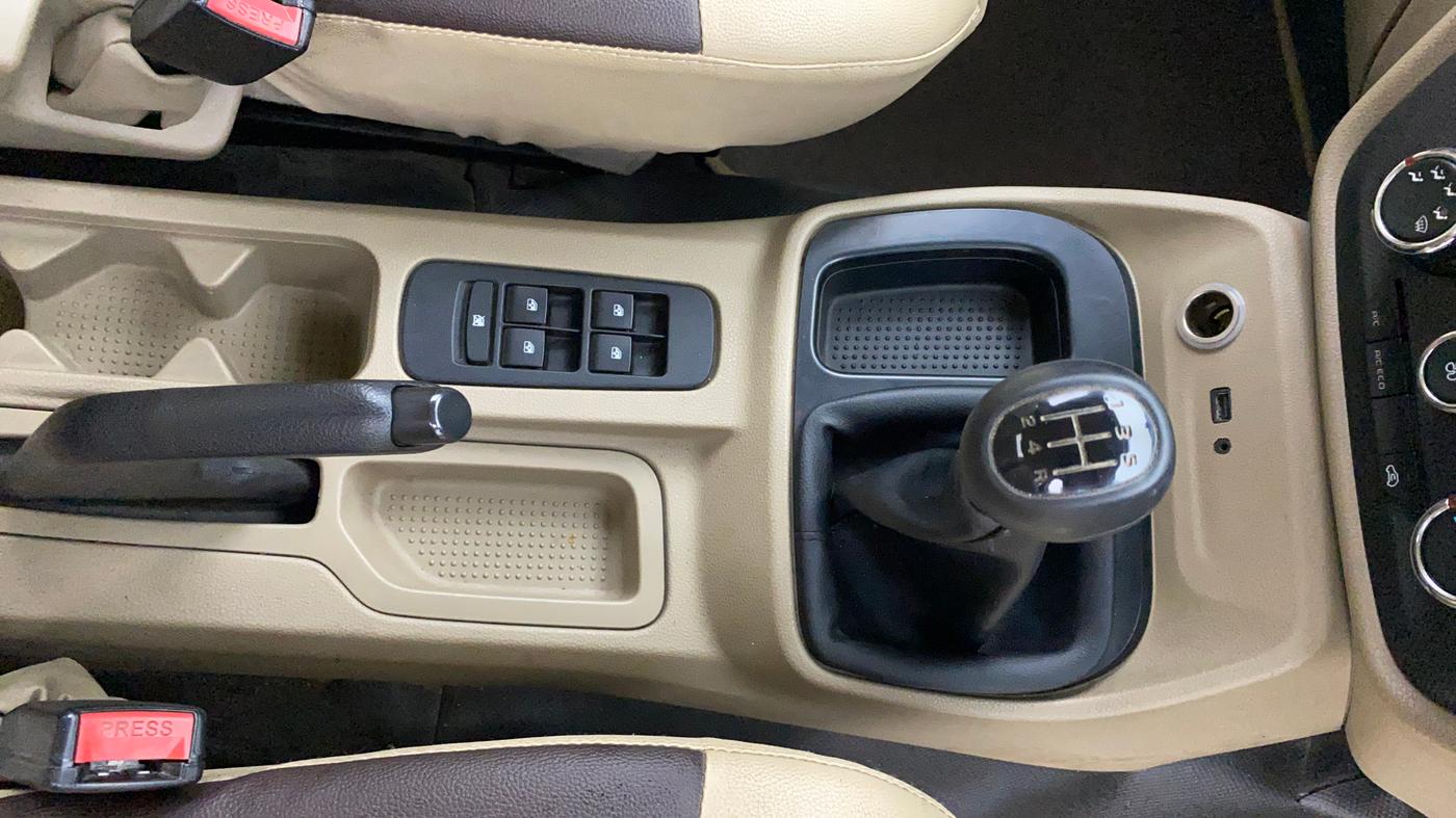 2019 Mahindra TUV300 T6 PLUS, Diesel, Manual, 66,090 km, Gear Lever