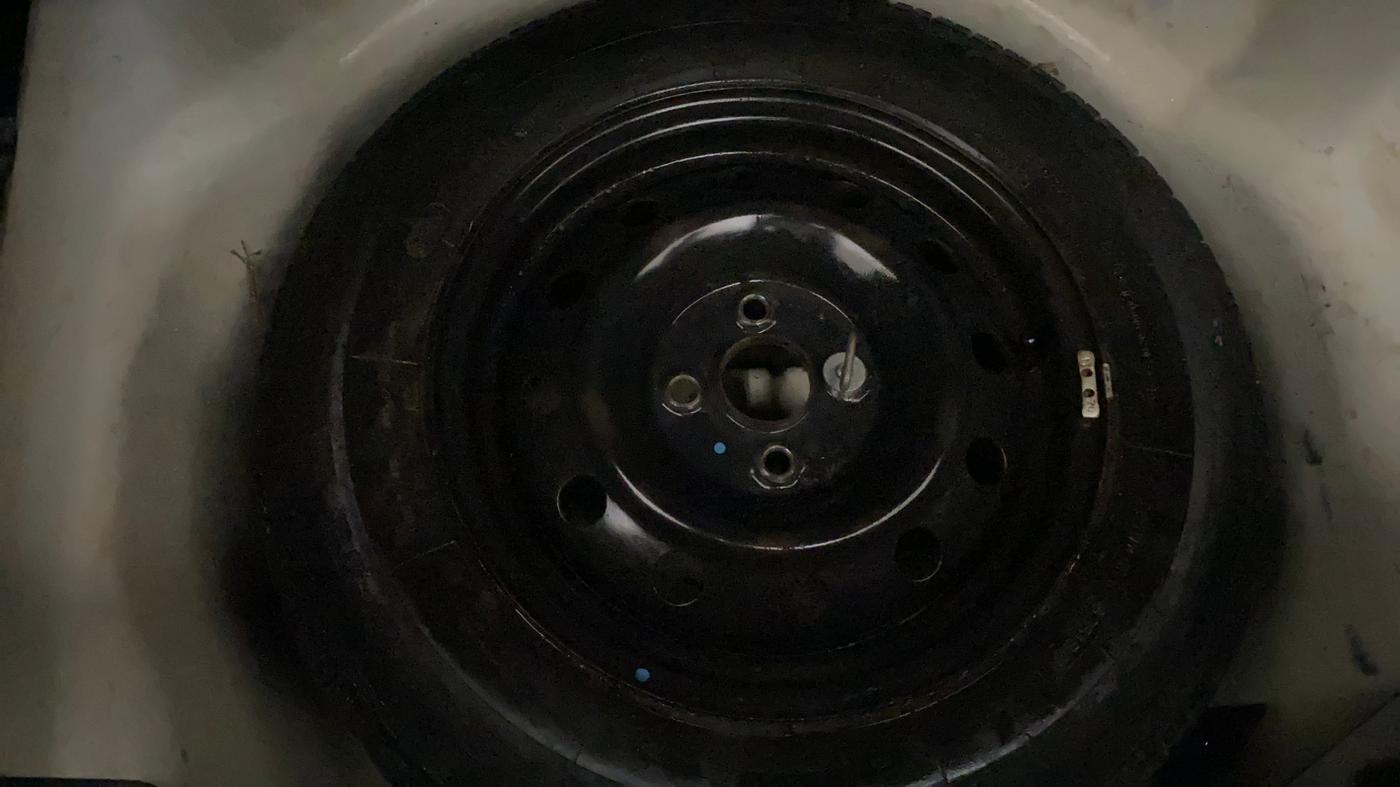 2015 Maruti Swift VXI, Petrol, Manual, 39,588 km, Spare Tyre