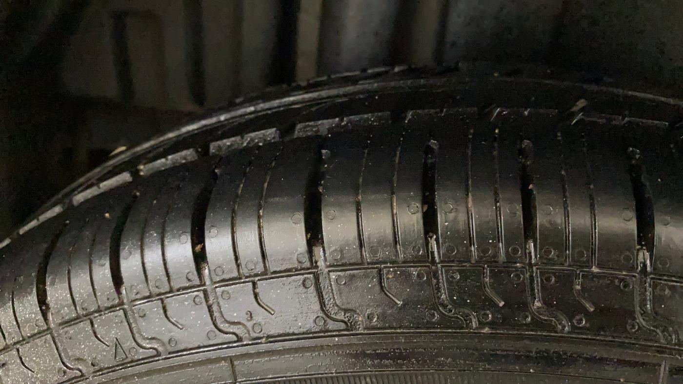 2015 Maruti Swift VXI, Petrol, Manual, 39,588 km, Right Rear Tyre Tread