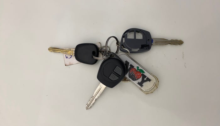 2015 Maruti Swift VXI, Petrol, Manual, 3,977 km, Key Close Up