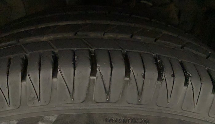 2016 Maruti Vitara Brezza ZDI PLUS DUAL TONE, Diesel, Manual, 94,294 km, Right Front Tyre Tread