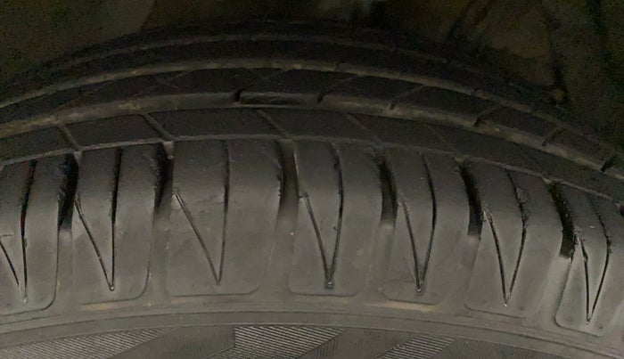 2016 Maruti Vitara Brezza ZDI PLUS DUAL TONE, Diesel, Manual, 94,294 km, Left Front Tyre Tread