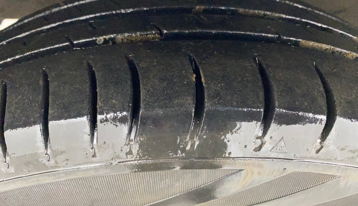 2013 Hyundai i10 MAGNA 1.2, Petrol, Manual, 66,231 km, Left Front Tyre Tread