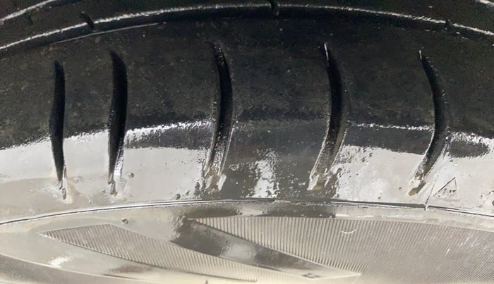 2013 Hyundai i10 MAGNA 1.2, Petrol, Manual, 66,231 km, Right Front Tyre Tread