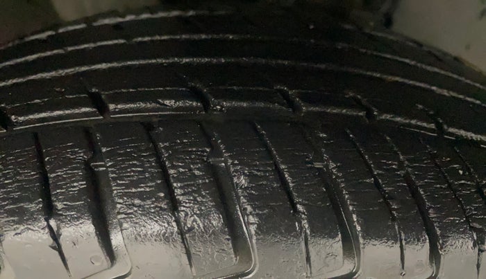 2017 Renault Kwid RXT 1.0, Petrol, Manual, 29,049 km, Right Front Tyre Tread