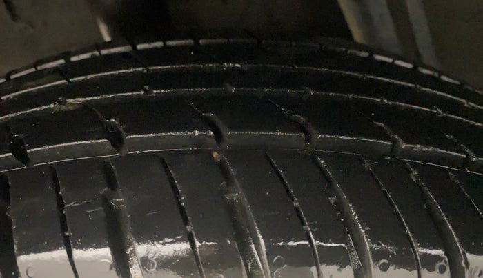 2017 Renault Kwid RXT 1.0, Petrol, Manual, 29,049 km, Right Rear Tyre Tread