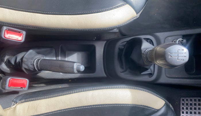 2017 Renault Kwid RXT 1.0, Petrol, Manual, 29,049 km, Gear Lever