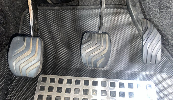 2017 Renault Kwid RXT 1.0, Petrol, Manual, 29,049 km, Pedals