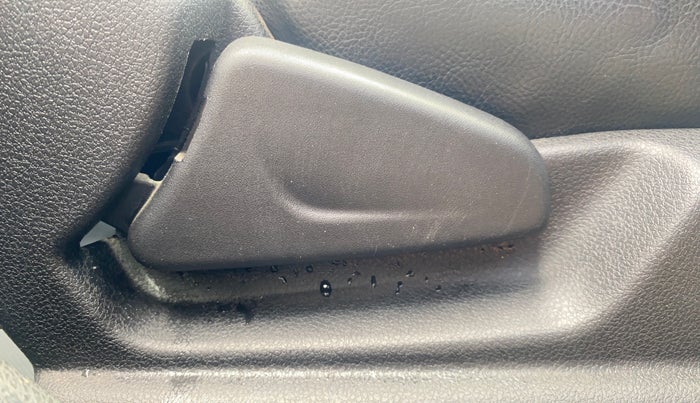 2017 Renault Kwid RXT 1.0, Petrol, Manual, 29,049 km, Driver Side Adjustment Panel