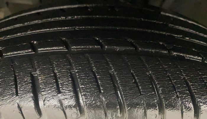 2017 Renault Kwid RXT 1.0, Petrol, Manual, 29,049 km, Left Front Tyre Tread