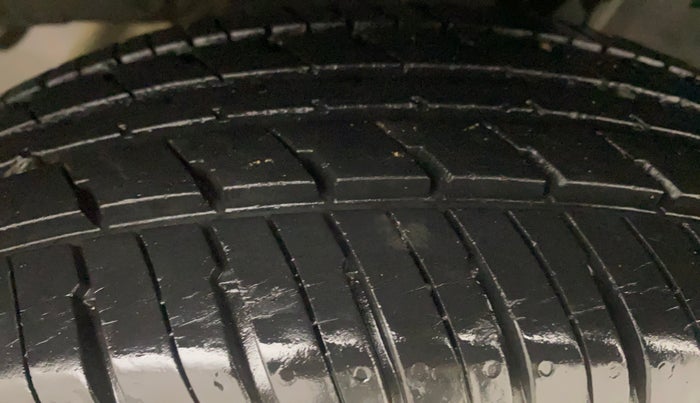 2017 Renault Kwid RXT 1.0, Petrol, Manual, 29,049 km, Left Rear Tyre Tread