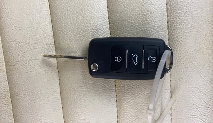 2017 Renault Kwid RXT 1.0, Petrol, Manual, 29,049 km, Key Close Up