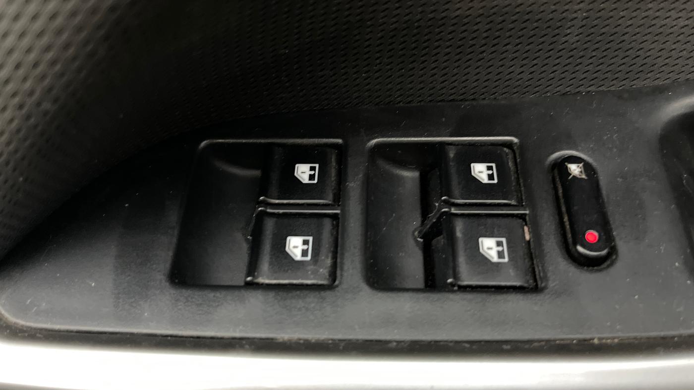 2018 Tata NEXON XZ PLUS PETROL DUAL TONE, Petrol, Manual, 39,979 km, Driver Side Door Panels Control