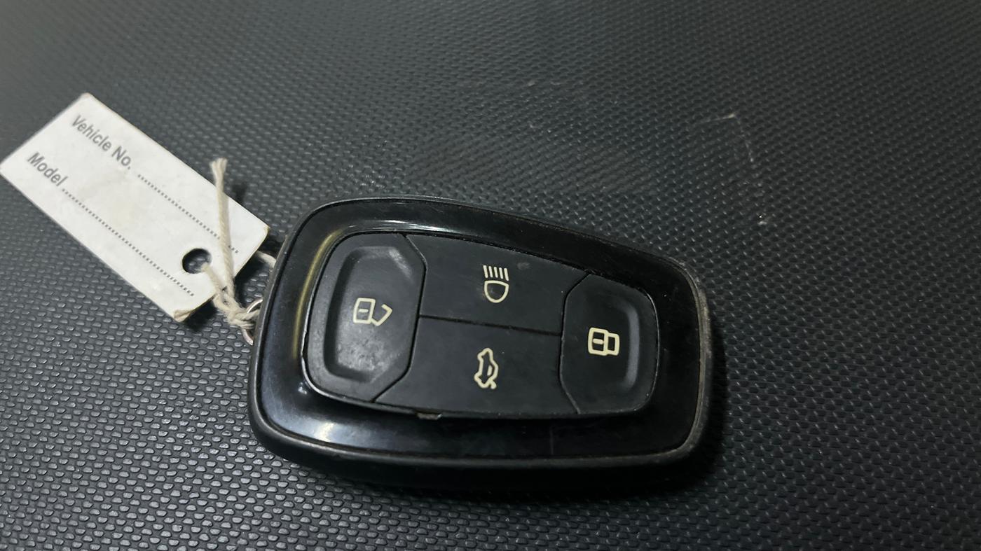 2018 Tata NEXON XZ PLUS PETROL DUAL TONE, Petrol, Manual, 39,979 km, Key Close Up