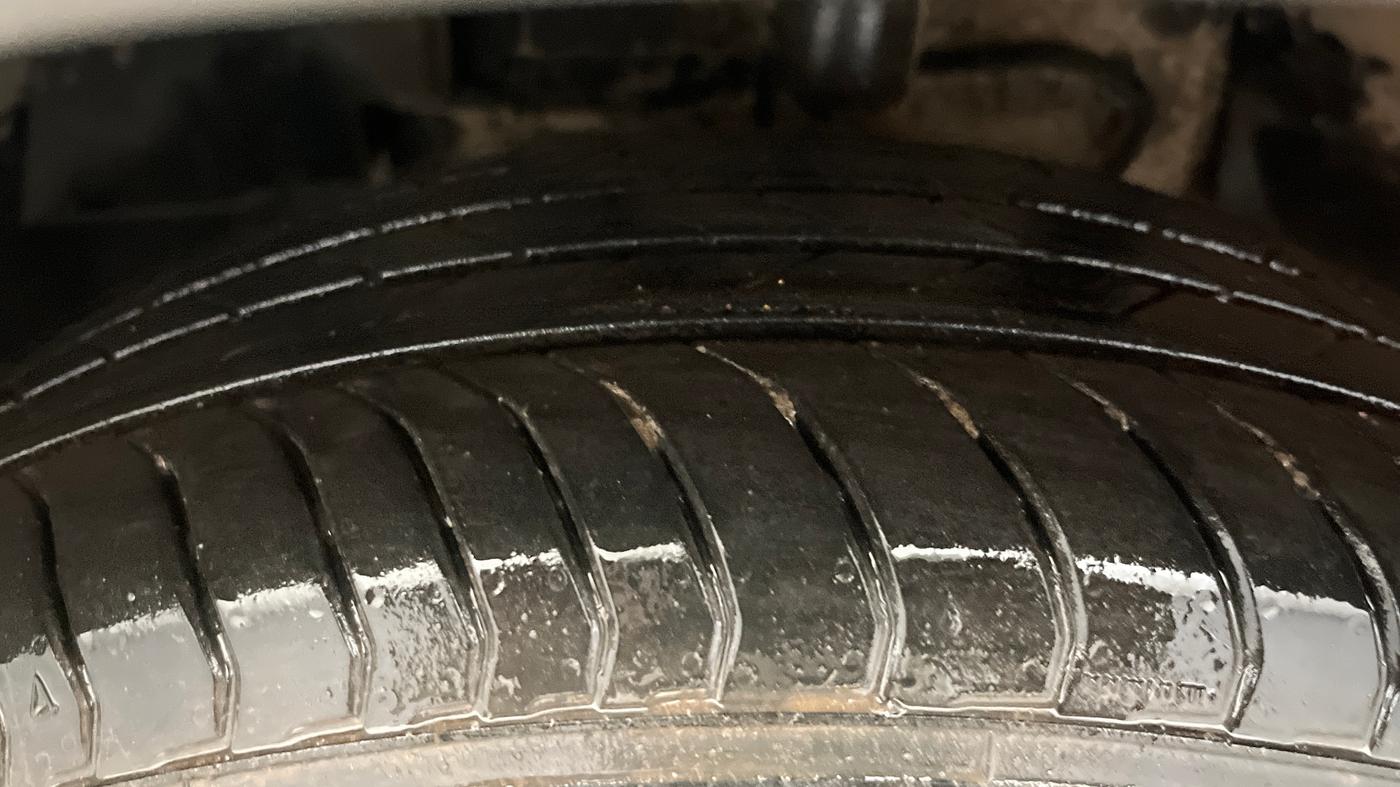 2018 Tata NEXON XZ PLUS PETROL DUAL TONE, Petrol, Manual, 39,979 km, Left Front Tyre Tread