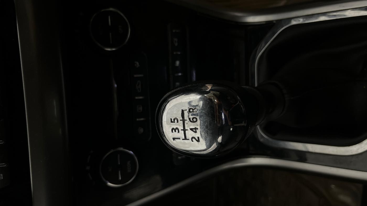 2018 Tata NEXON XZ PLUS PETROL DUAL TONE, Petrol, Manual, 39,979 km, Gear Lever