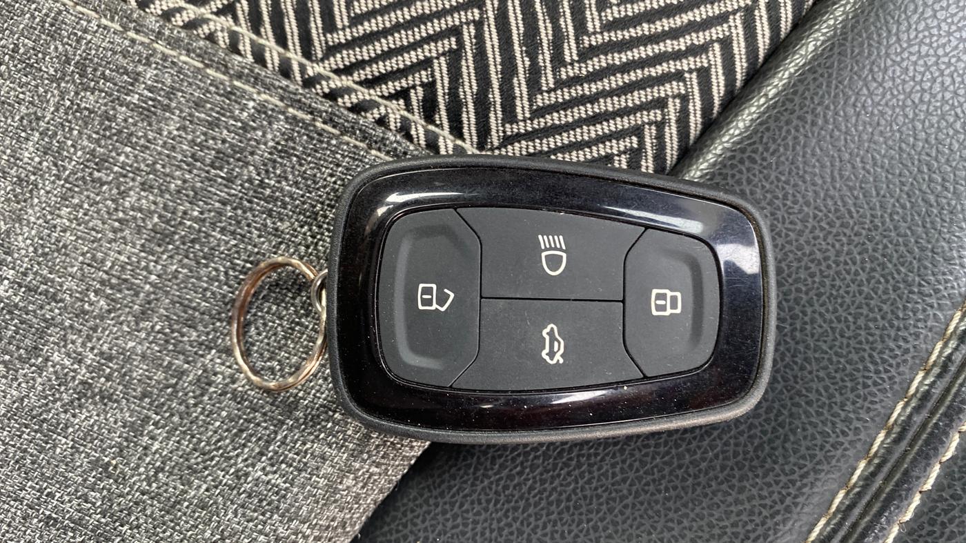 2022 Tata ALTROZ XZ PETROL, Petrol, Manual, 24,698 km, Key Close Up
