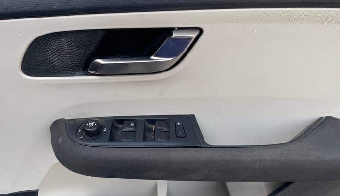 2022 Tata ALTROZ XZ PETROL, Petrol, Manual, 24,698 km, Driver Side Door Panels Control