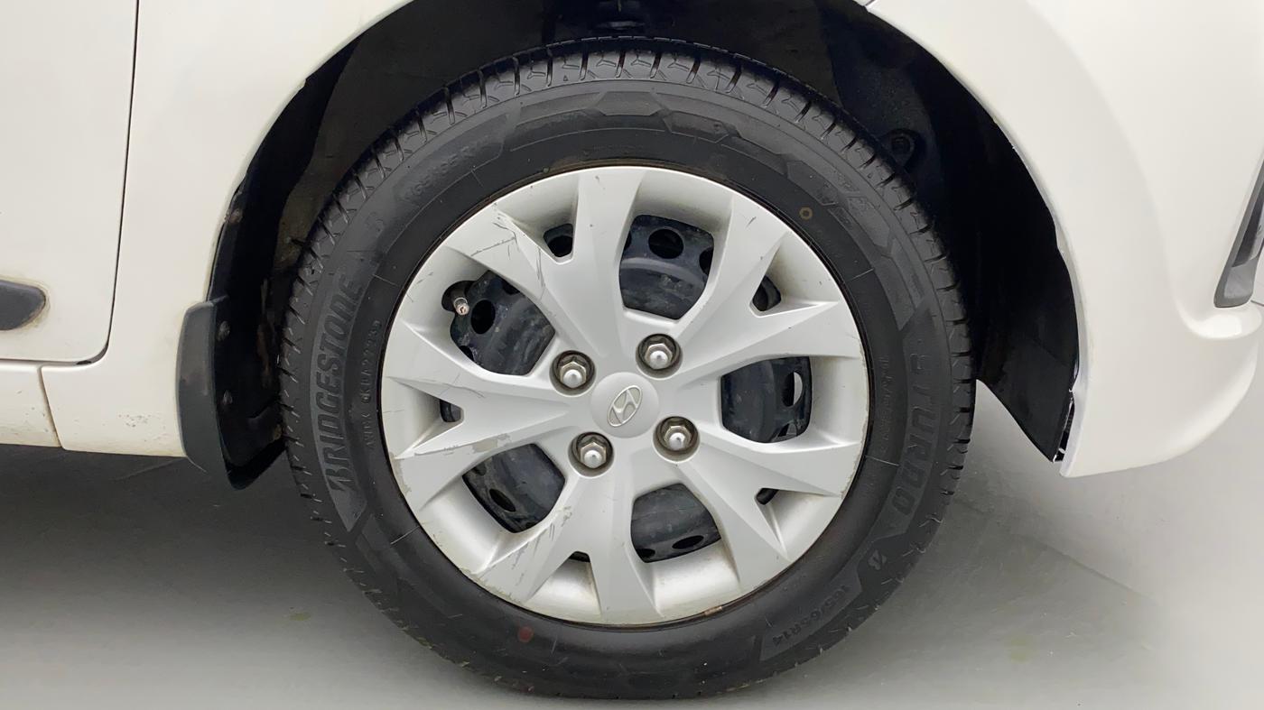 2015 Hyundai Grand i10 SPORTZ 1.2 KAPPA VTVT, CNG, Manual, 72,857 km, Right Front Wheel