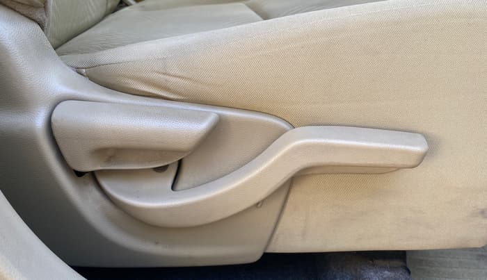 2014 Honda Amaze 1.5L I-DTEC SX, Diesel, Manual, 1,02,554 km, Driver Side Adjustment Panel