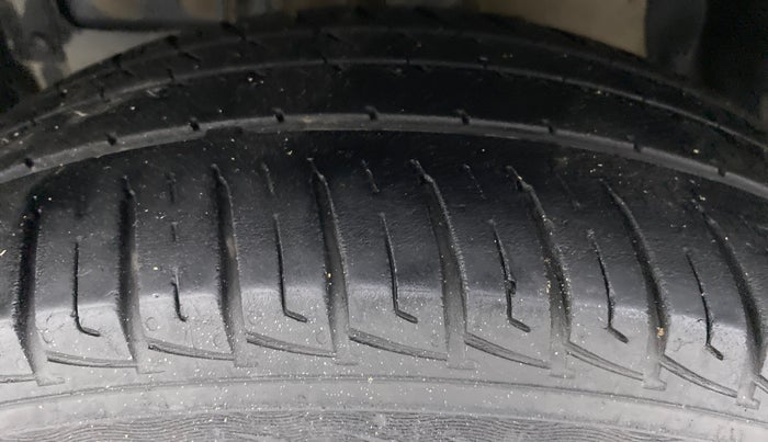 2019 Maruti Vitara Brezza VDI, Diesel, Manual, 76,124 km, Left Front Tyre Tread
