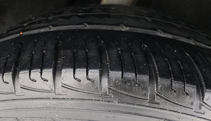 2019 Maruti Vitara Brezza VDI, Diesel, Manual, 76,124 km, Right Rear Tyre Tread