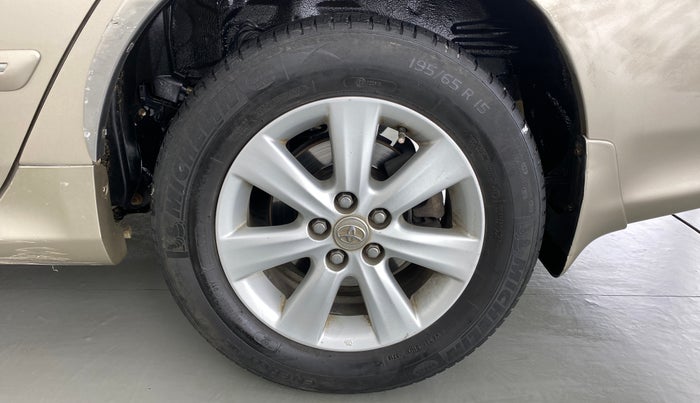 2010 Toyota Corolla Altis G PETROL, Petrol, Manual, 83,055 km, Left Rear Wheel