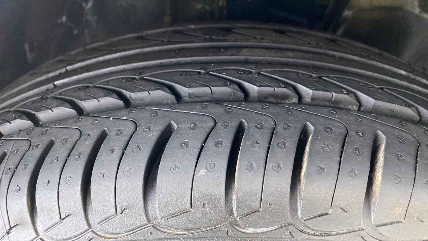 2010 Toyota Corolla Altis G PETROL, Petrol, Manual, 83,055 km, Right Front Tyre Tread